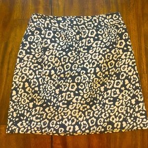 The Loft size 4 mini skirt. Flower like print dark gray with tan pockets